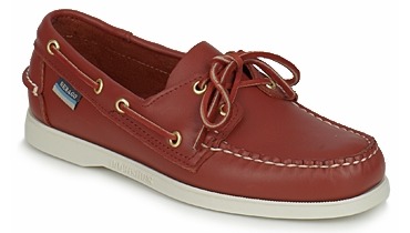 Comment porter les chaussures bateaux homme colorées pour l'été 2012 ?